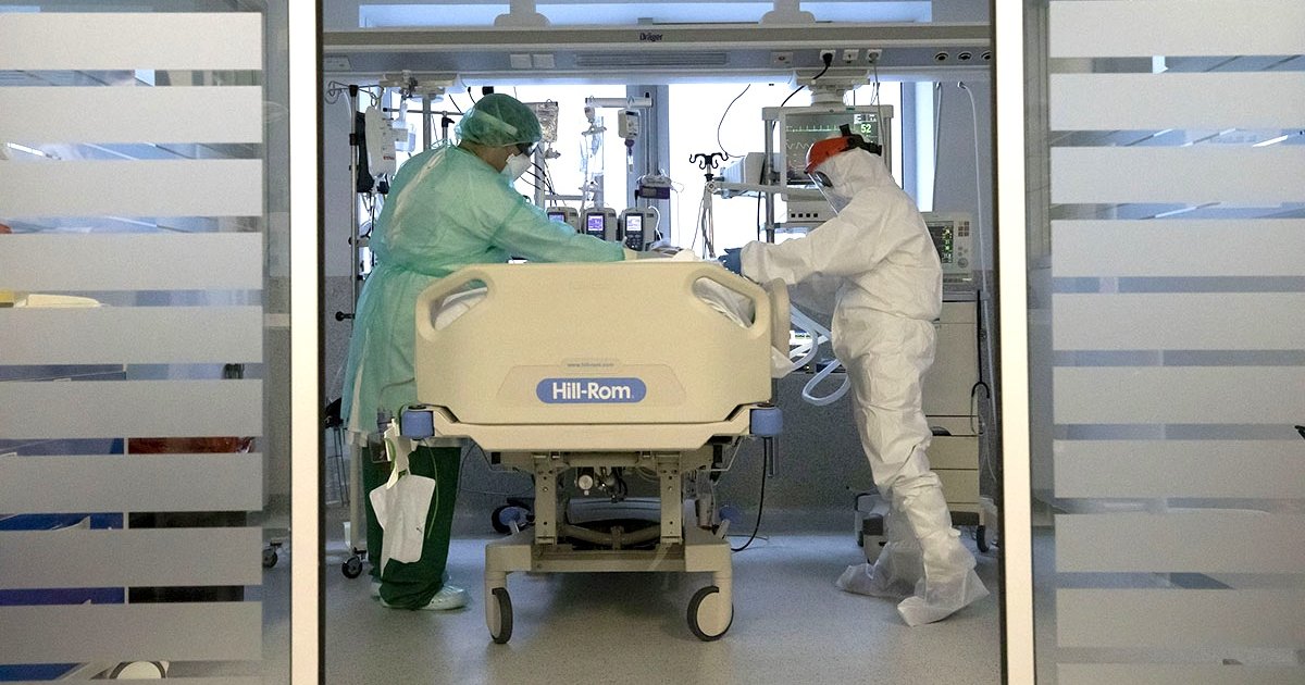 17 meses para avaliar unha radiografía ou un ano sen médico que opere un neno: as persoas tras as cifras