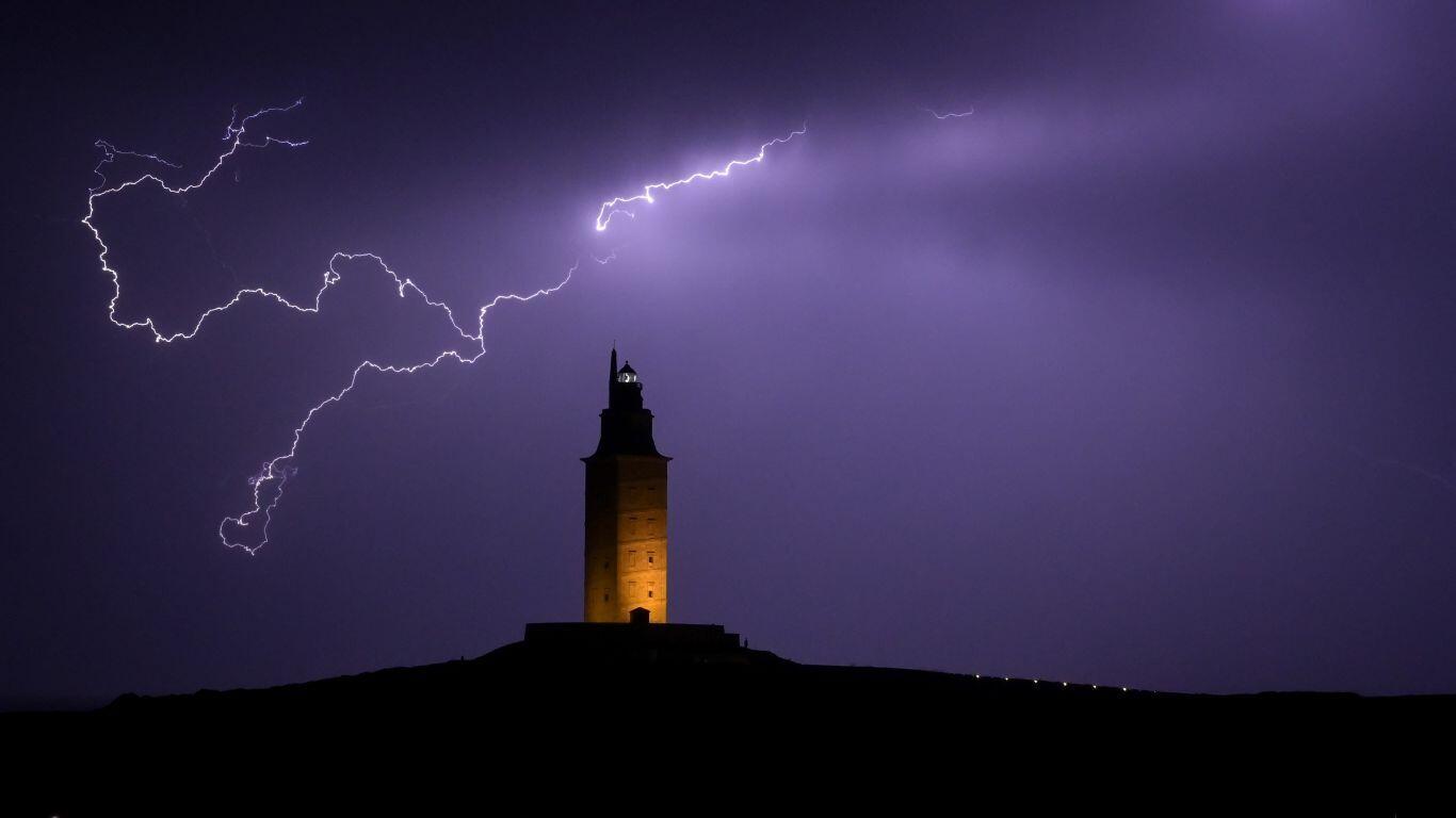 Galiza rexistra máis de 2.400 raios nunha xornada marcada polas tormentas: estas son as zonas máis afectadas polas precipitacións