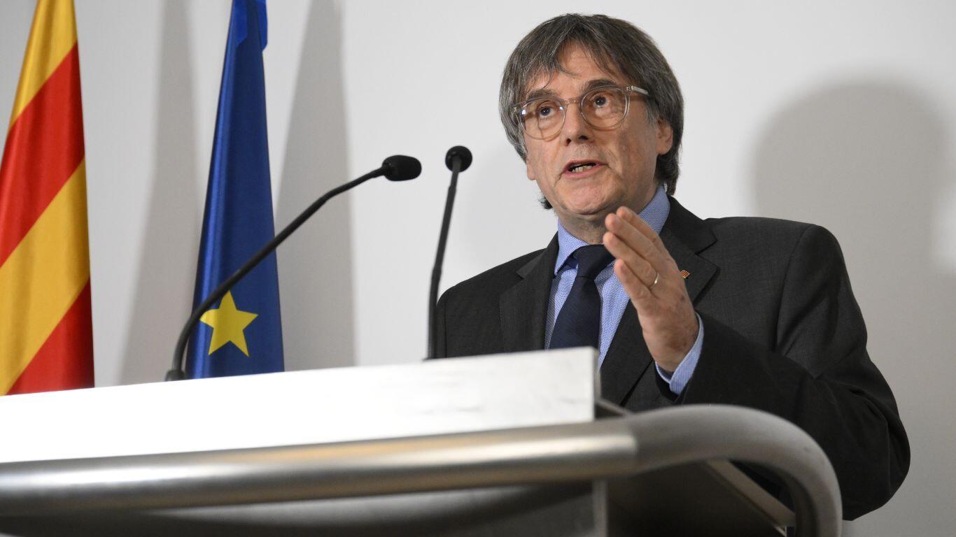 Catalunya entra nun novo tempo? O Constitucional manda aplicar a amnistía e Llarena retira a súa orde de detención contra Puigdemont