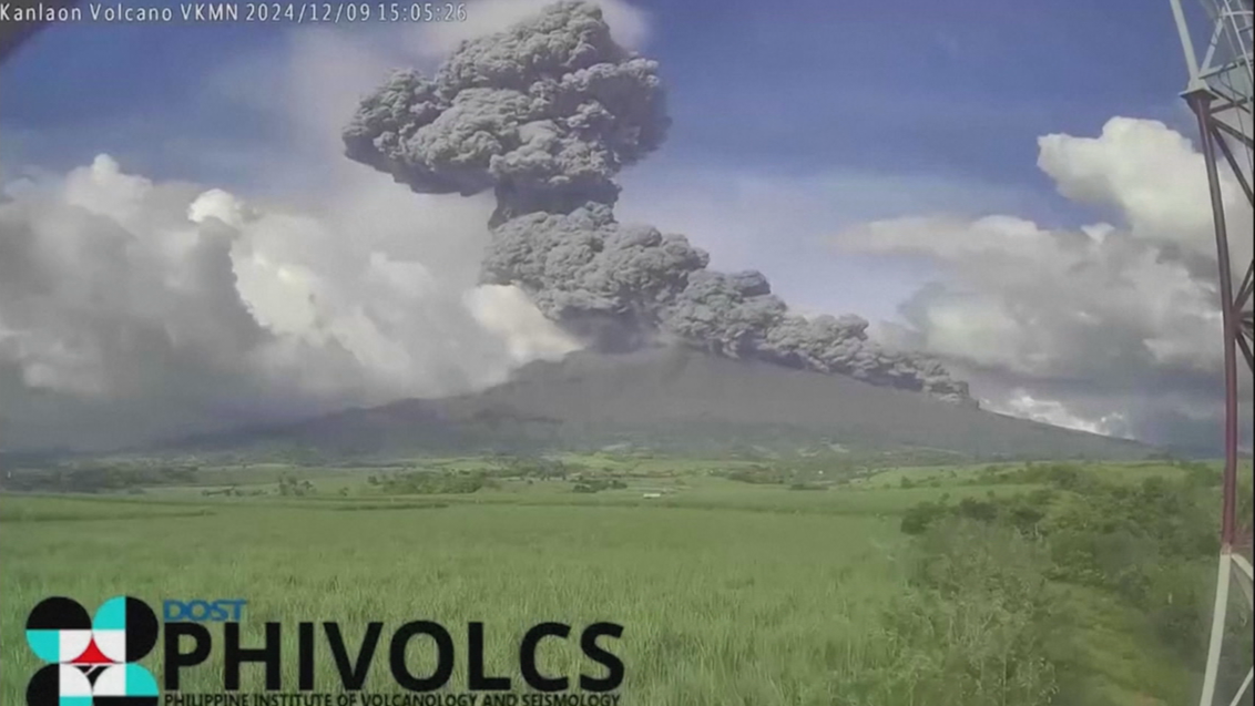 O volcán Kanlaon entra en erupción en Filipinas entre ordes de evacuación