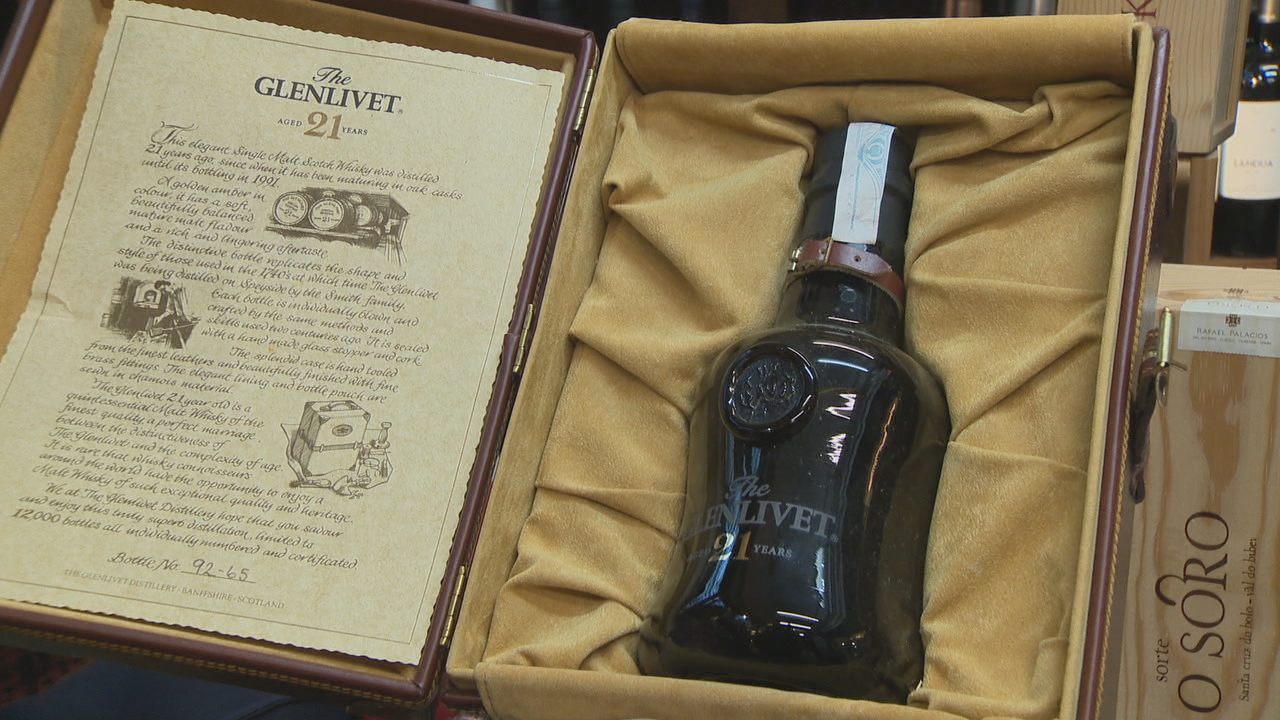 Viños e xamóns, entre os produtos delicatessen máis caros para agasallar polo Nadal