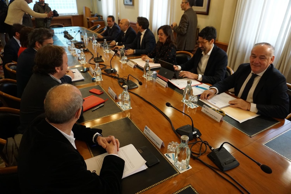 O PP considera necesario condonar a débeda do Porto e manter a titularidade pública dos terreos portuarios