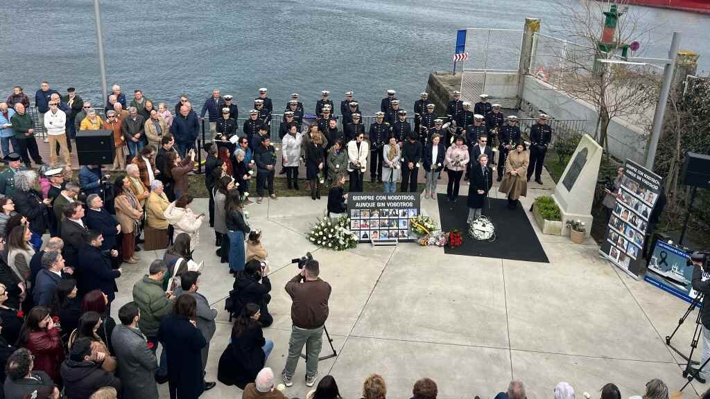 As familias lembran en Marín aos 21 falecidos no 'Vila de Pitanxo' no terceiro aniversario do naufraxio