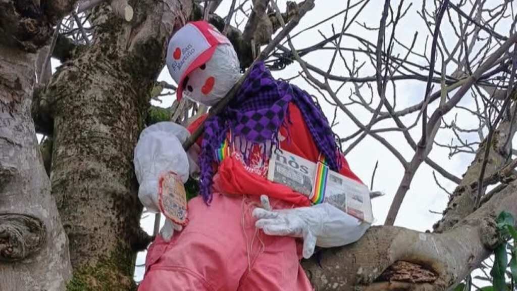 Aproxímase o entroido: un meco lector de 'Nós Diario' é aforcado no Pereiro do Aguiar