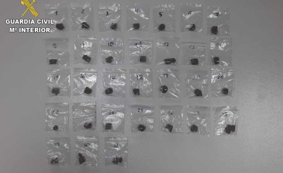  La Guardia Civil incauta a una menor con 31 dosis de hachís en las inmediaciones de un centro educativo