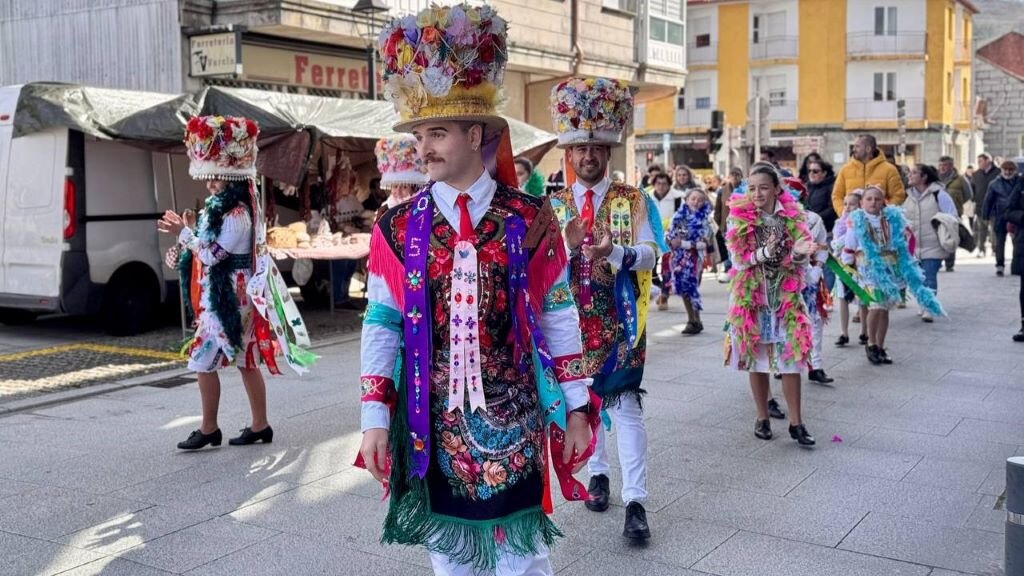 Cuntis enterra o Chapante e despide o Entroido nunha multitudinaria Festa do Lacón con Grelos