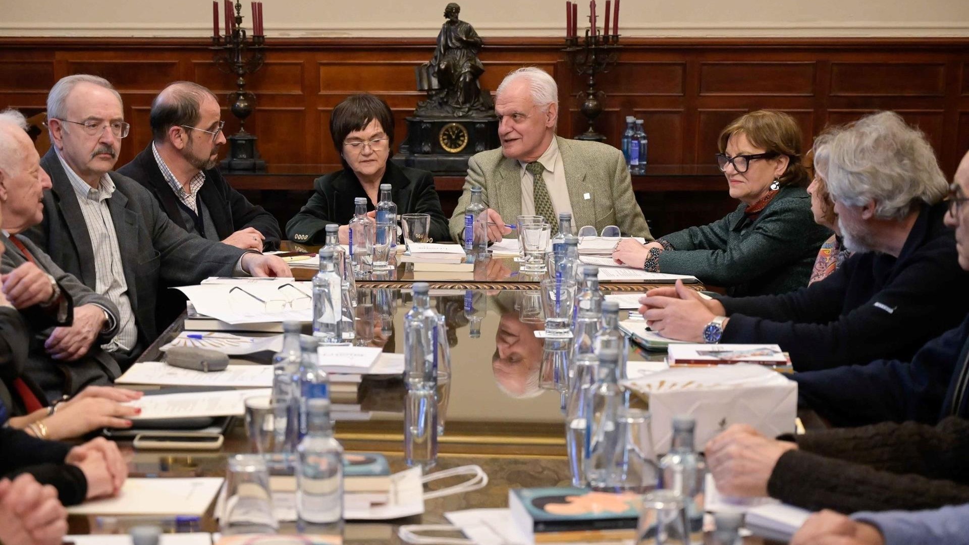 Victor Freixanes deixa de ser o presidente da RAG e asume o cargo de forma interina a secretaria Margarita Ledo