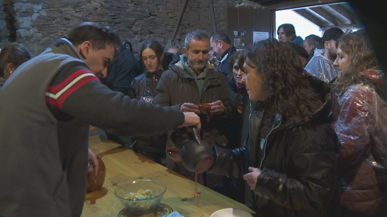 Viño, música tradicional e un patrimonio único na ruta das Covas de Seadur