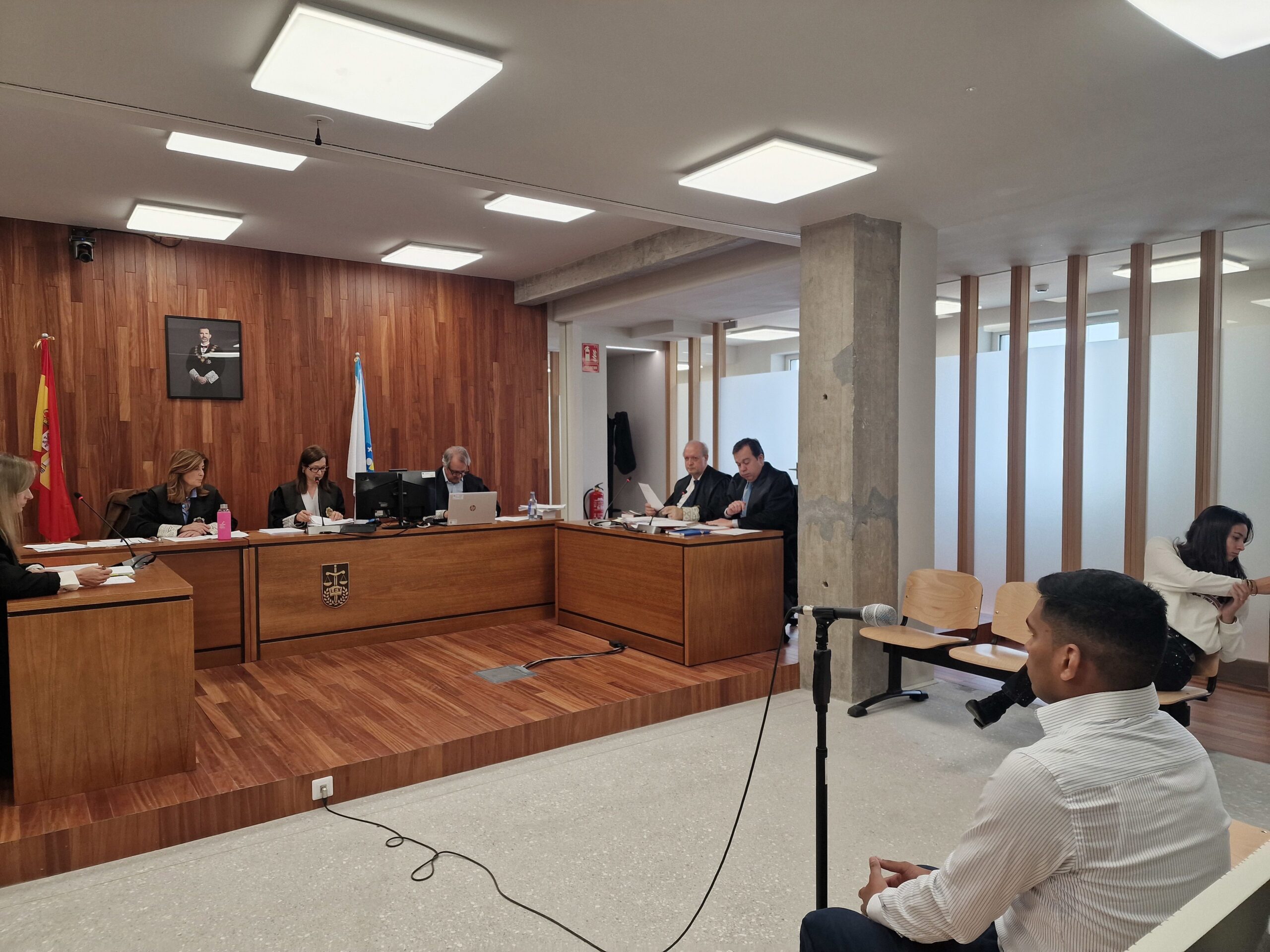 Un acusado de abuso e agresión sexual a unha menor de 16 anos confesa os feitos e acepta 4 anos e 3 meses de cárcere