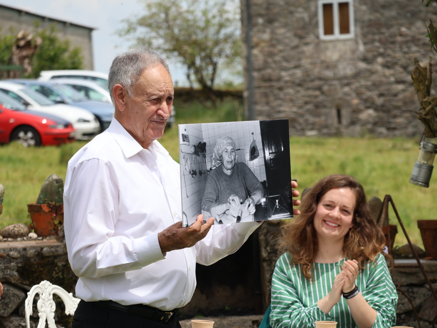 Homenaxe ás cantareiras da provincia na figura da chantadina, Concha de Agrade