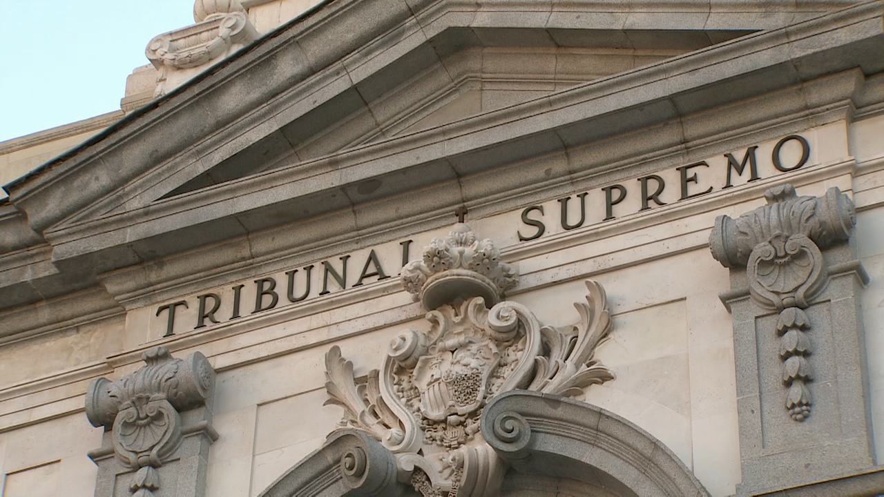 Douscentos cincuenta interinos acusan de prevaricación a cinco xuíces do TS por negarlles a fixeza