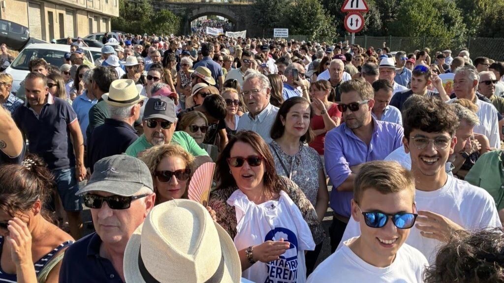 Unha manifestación de máis 6.000 persoas reclama na Gudiña melloras nos servizos ferroviarios