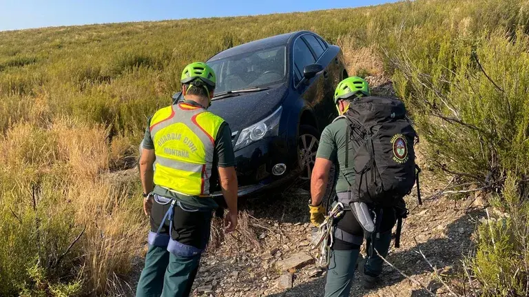 Hallan el coche y restos óseos en un monte de Vilariño de Conso que podrían ser del desaparecido en Taboadela
