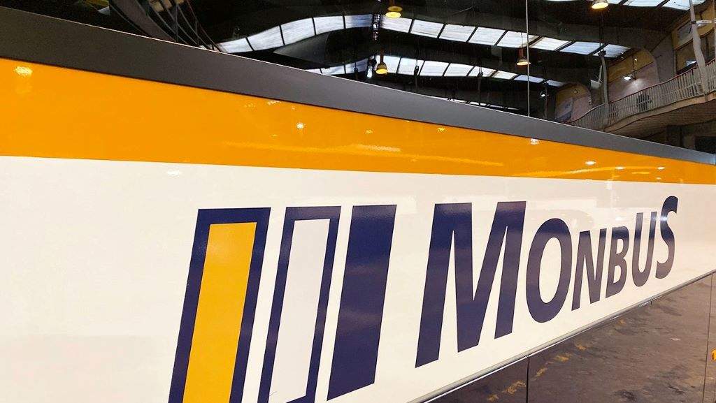 A xustiza ve incompatibilidade "evidente" nun contrato escolar a Monbus en Valencia ao declarar vehículos usados na Galiza