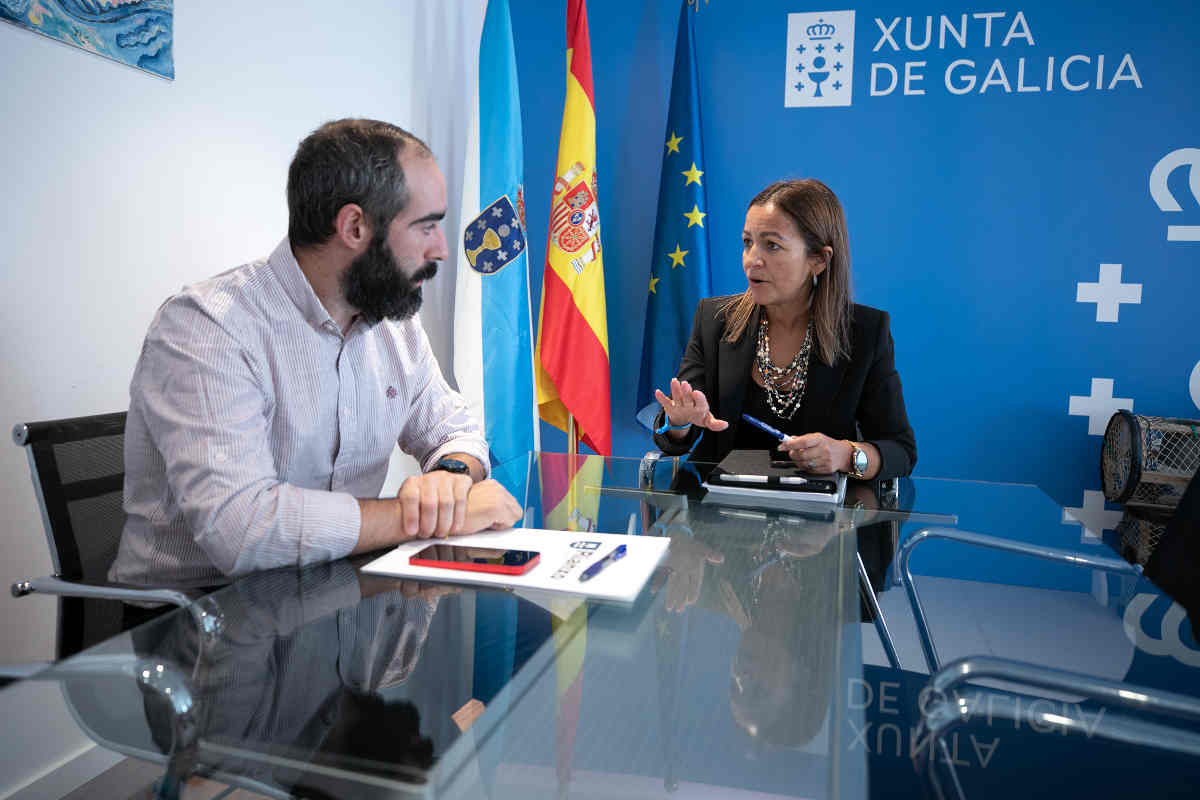 Reunión de traballo entre Julián Bustelo e Marta Villaverde