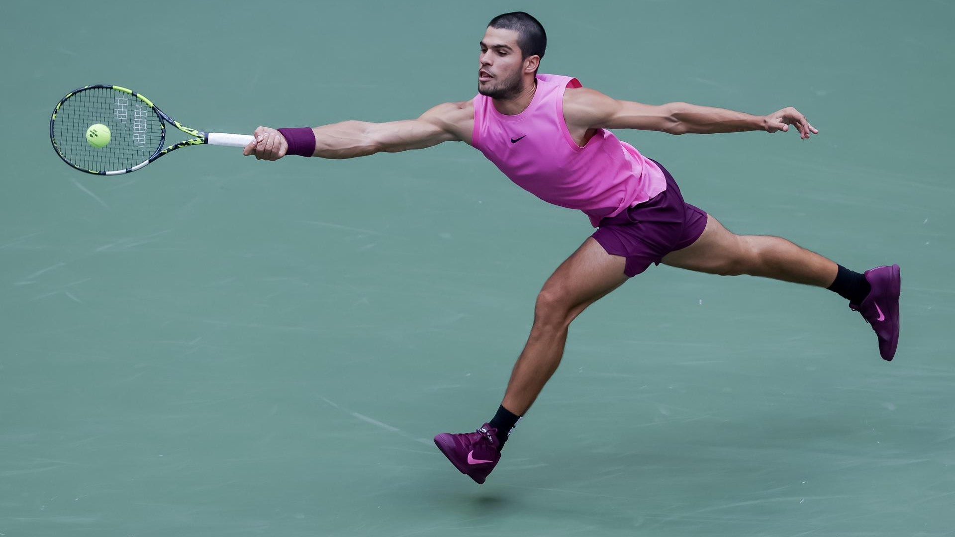 Carlos Alcaraz derrota a Djokovic e métese na final do US Open