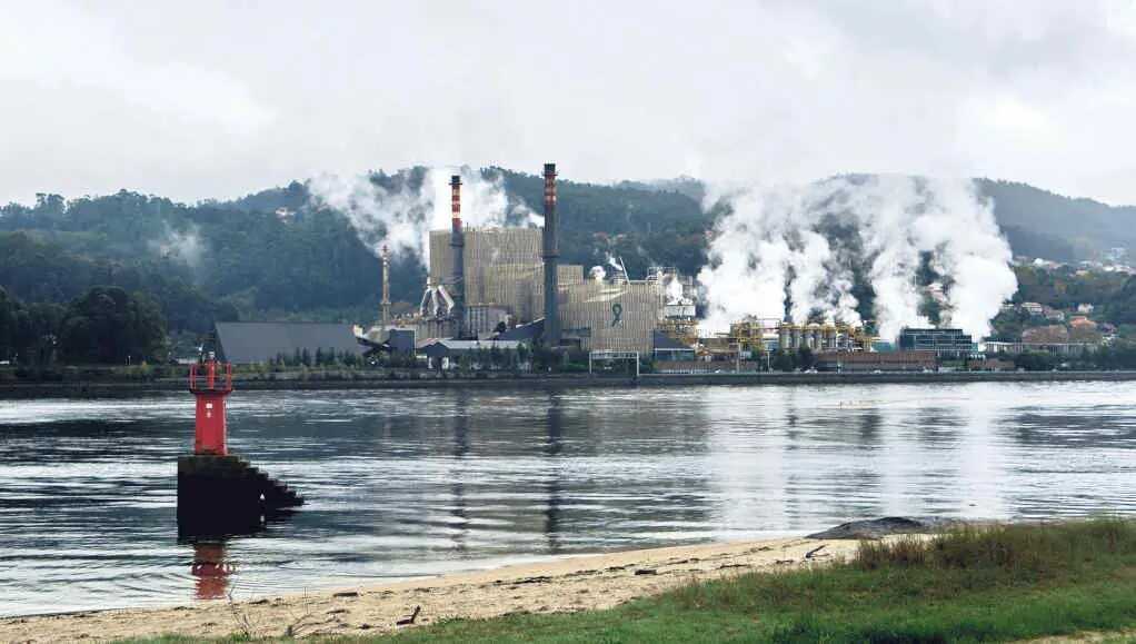 Persoal de Ence mobilízase e acusan  a empresa de “desmantelar dereitos”