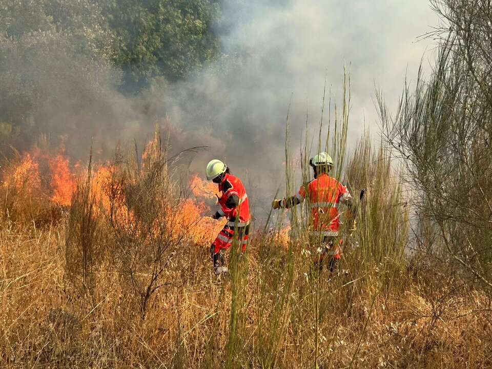 Un rescate contra o reloxo: a evacuación de Protección Civil Verín que salvou aos brigadistas feridos no lume de Oímbra