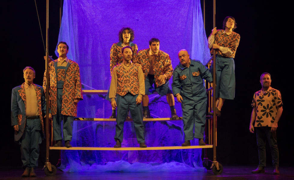 &quot;Reconversión&quot;: memoria histórica del naval vigués en el Teatro de Tui