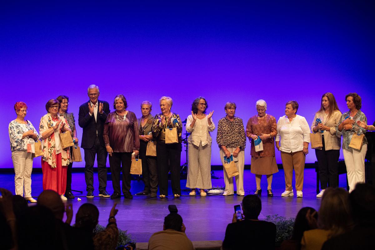 Érguete, homenaxe ás nais que "salvaron vidas" loitando contra a droga desde hai corenta anos