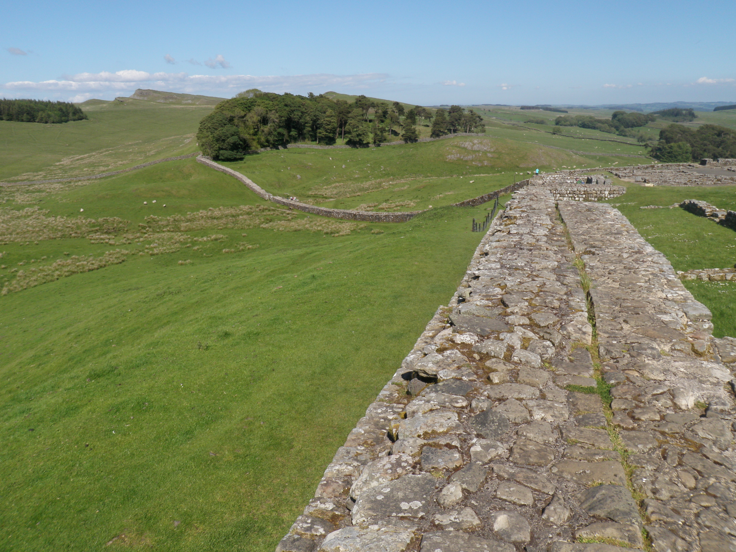O muro de Adriano en Britania: as auxilia de astures e as orixes míticas do rei Artur