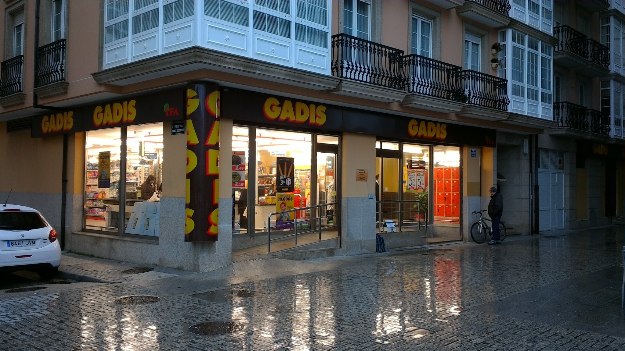 Unha muller pide colaboración cidadá para denunciar as ameazas que lle proferiu un veciño ás portas do Gadis de Cee