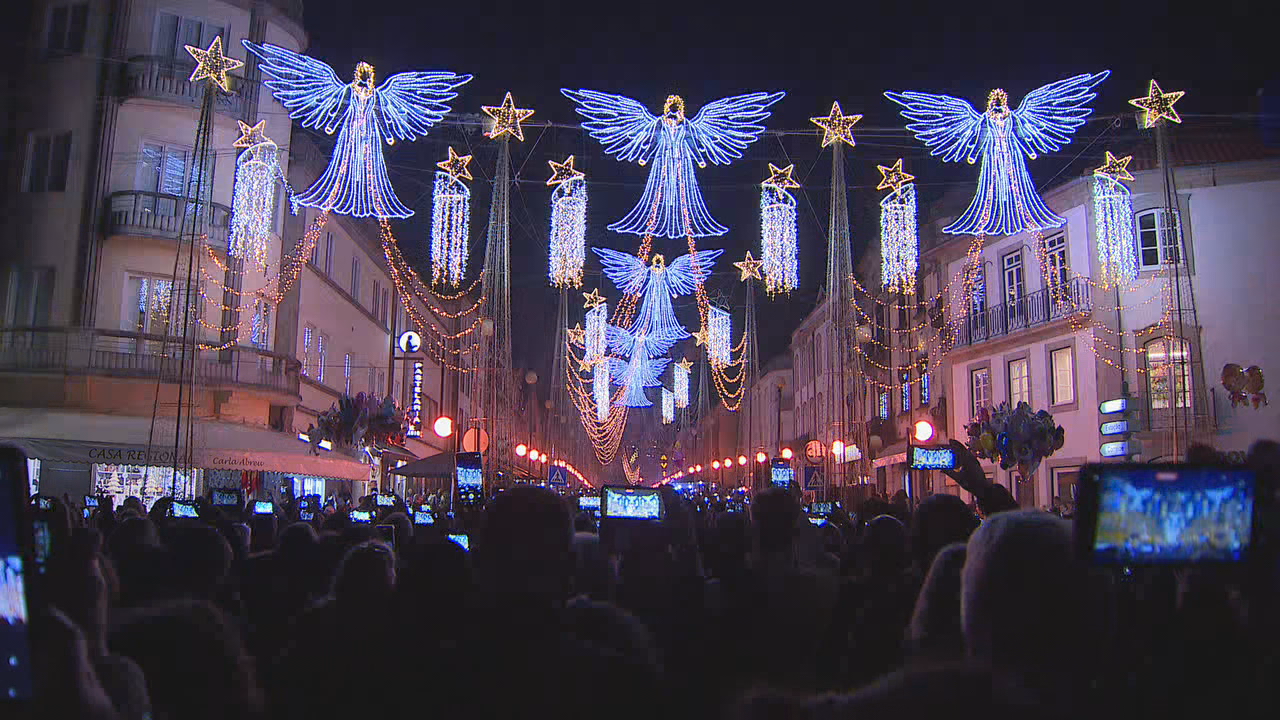 A maxia do Nadal chega a Viana do Castelo co acendido da súa iluminación