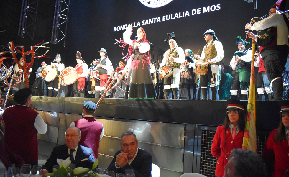 A Rondalla de Mos leva a tradición galega á Gala Ilusión pola infancia vulnerable