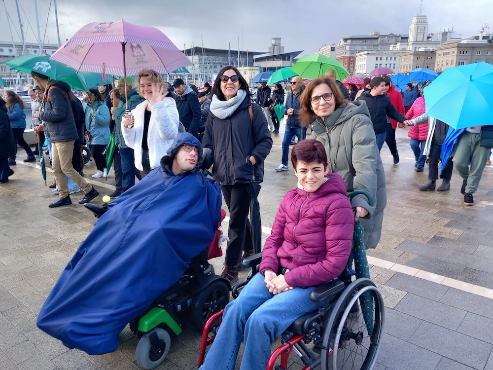 Máis de cen entidades sociais amosan a súa forza “Baixo o mesmo paraugas” para visibilizar a disCapacidade