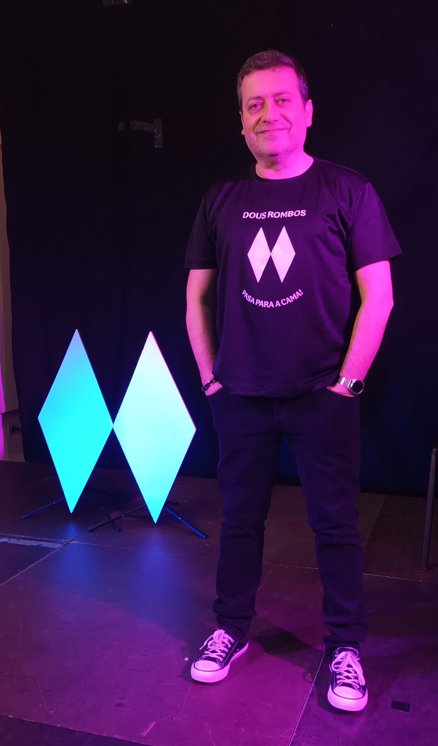 Sergio Alba presenta ‘Dous rombos… pasa para a cama’ en Sober