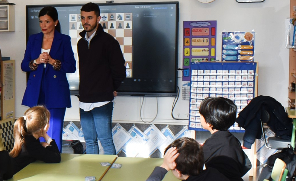 Mos introduce el ajedrez como herramienta pedagógica en las aulas