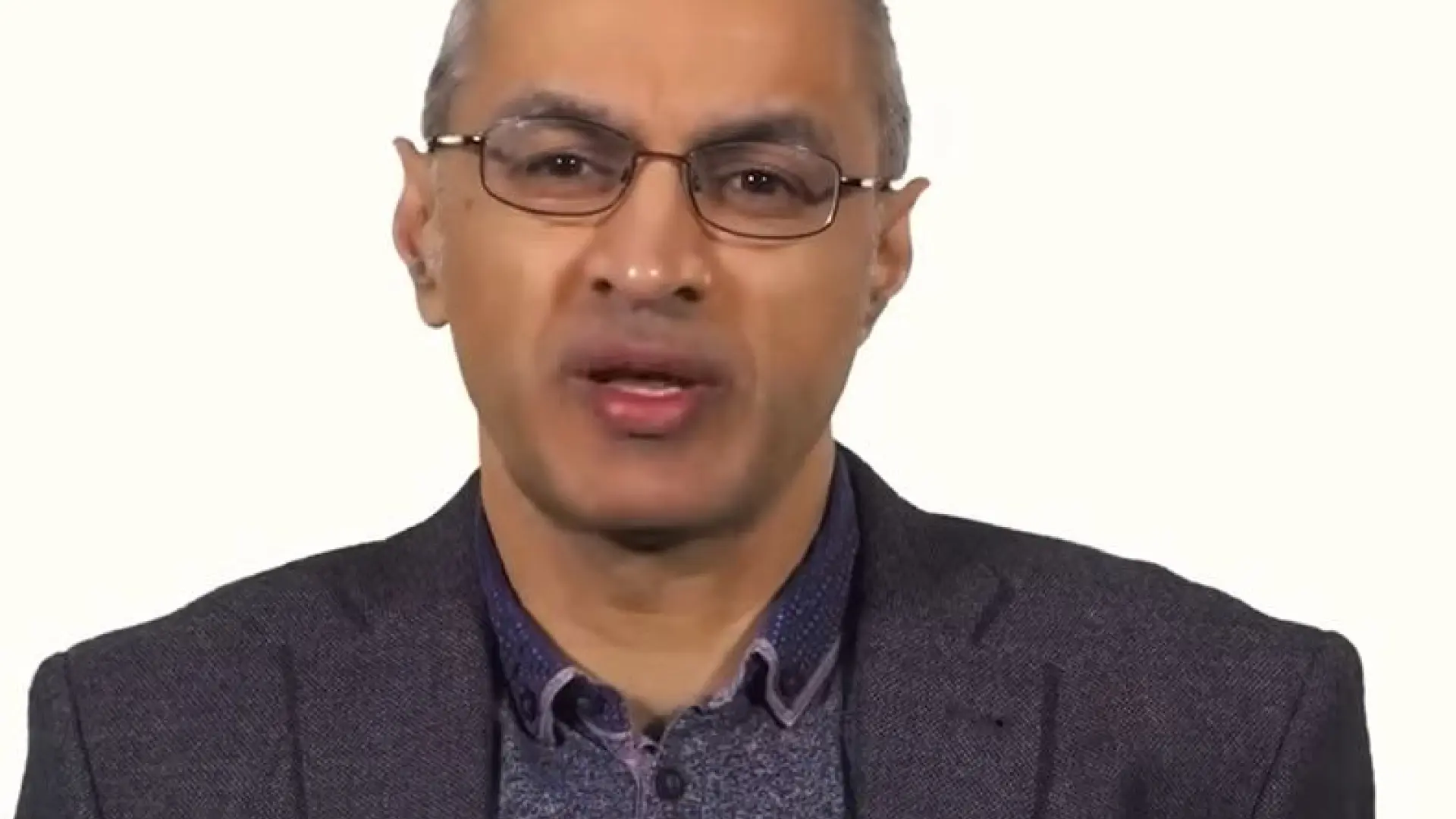 Naveed Sattar, médico experto en obesidad: «Los restaurantes deberían servir raciones más pequeñas a mujeres y personas bajitas»