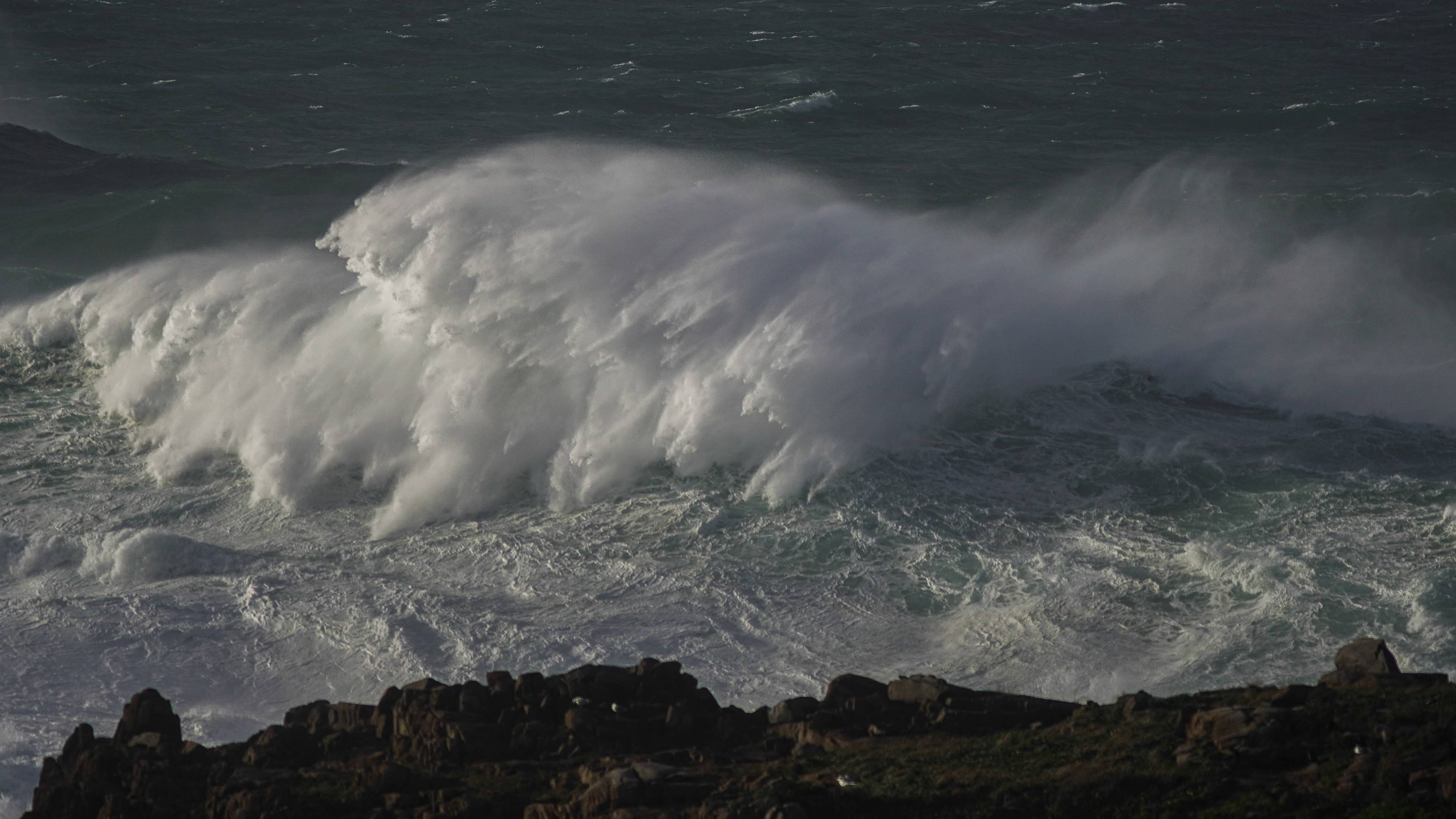 Alerta laranxa este luns por temporal costeiro en Galicia, con actividade deportiva suspendida