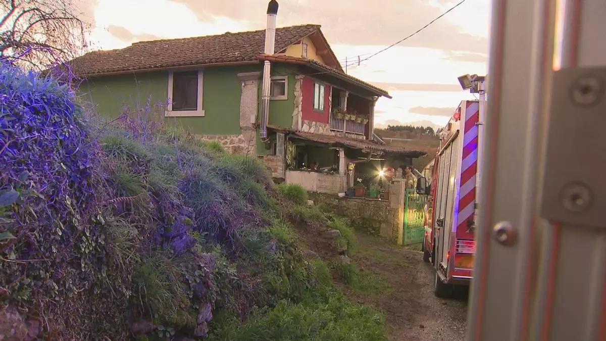 Un morto e seis afectados no incendio dunha vivenda en Palas de Rei