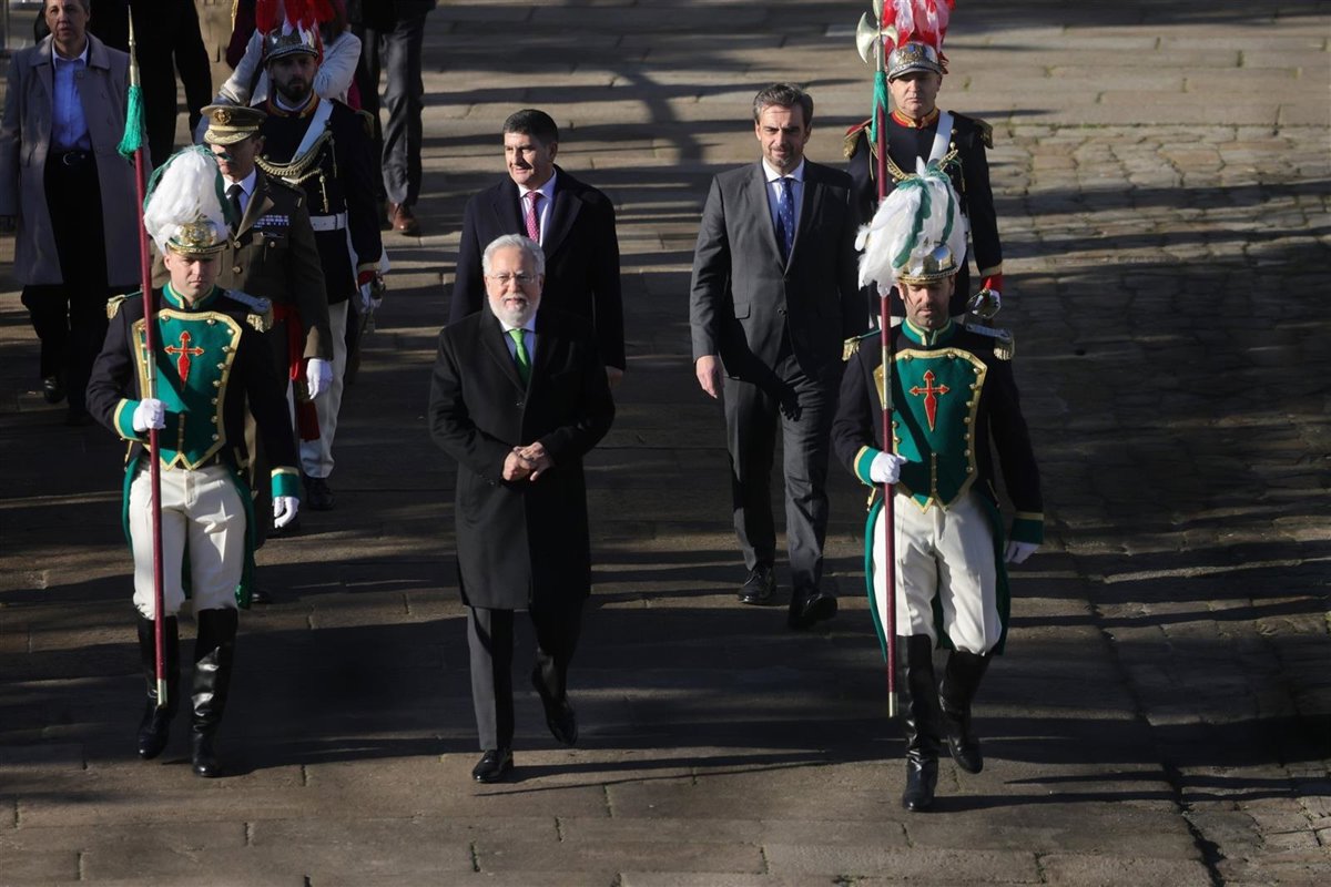 Santalices convida ao Papa León XIV a visitar Santiago e lembra aos galegos afectados polos incendios