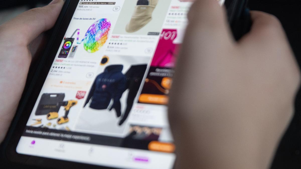 Os galegos maiores de 55 súmanse ao comercio online: compran un 50% máis desde 2022