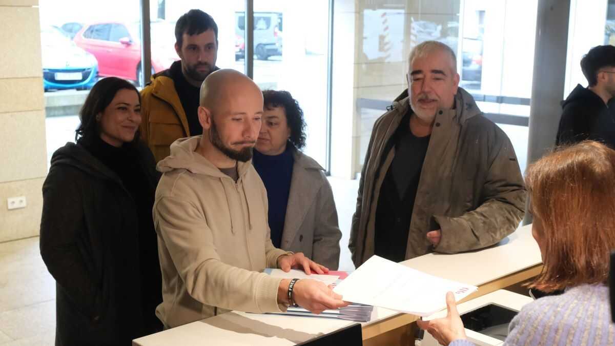 A CIG entrega na Xunta 5.500 sinaturas para exixir que os salarios públicos se actualicen co IPC