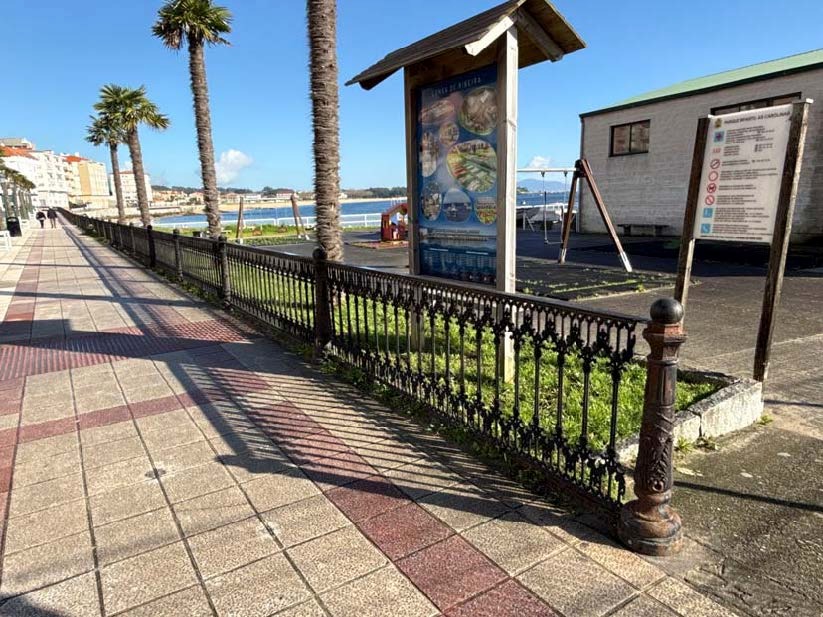 O Concello de Ribeira saca a licitación a remodelación da fachada litoral do paseo das Carolinas e a accesibilidade á praia de Coroso