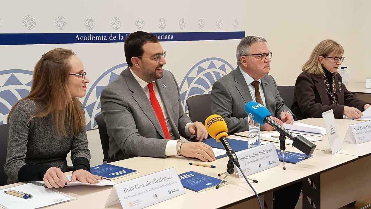 Denuncian que a Academia asturiana bloquea o debate sobre o galego