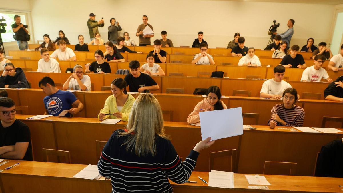 A controversia da PAU suma un novo choque entre o BNG e o PP: Pontón ve detrás da polémica un intento de controlar o acceso á universidade