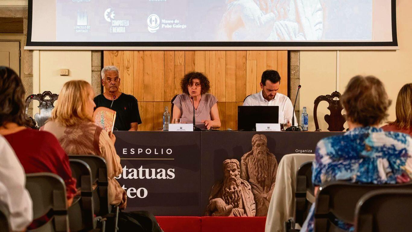 Santiago culmina o ciclo de debate sobre o espolio das figuras do Mestre Mateo