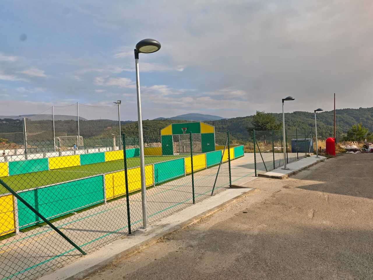 El Concello de Viana do Bolo ejecuta mejoras en O Campiño para dotar de sombra y agua potable a la zona infantil | NOTICIAS VERÍN